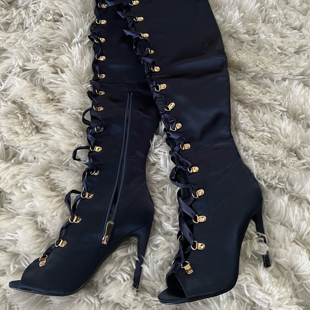 Over the knees blue satin lace up open toe boots 💙💙💙